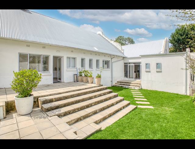 612M² OFFICE FOR SALE IN HIGHLANDS NORTH